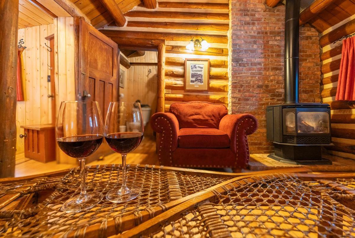 Storm Mountain Lodge & Cabins 卡斯特尔朱克逊 外观 照片