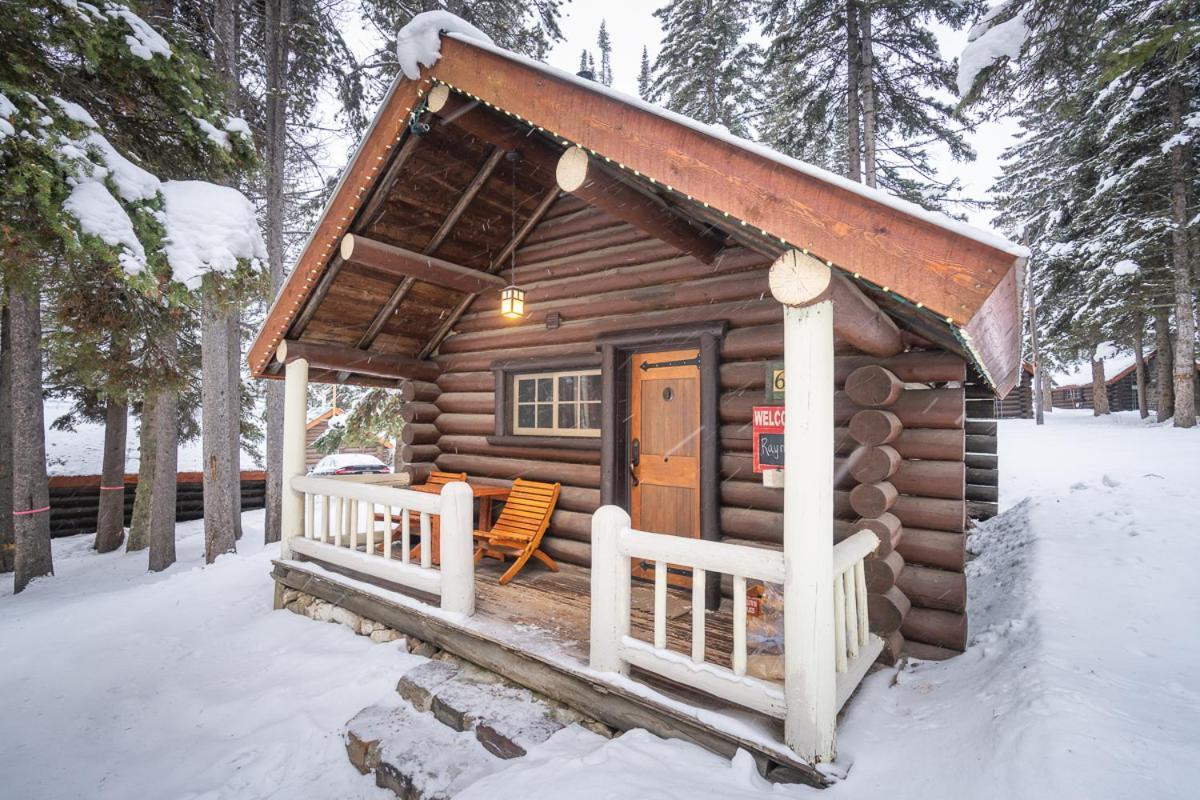 Storm Mountain Lodge & Cabins 卡斯特尔朱克逊 外观 照片
