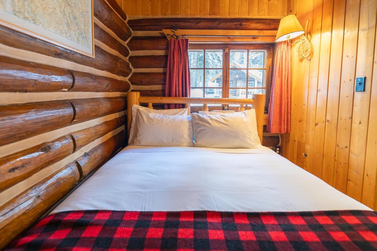 Storm Mountain Lodge & Cabins 卡斯特尔朱克逊 外观 照片