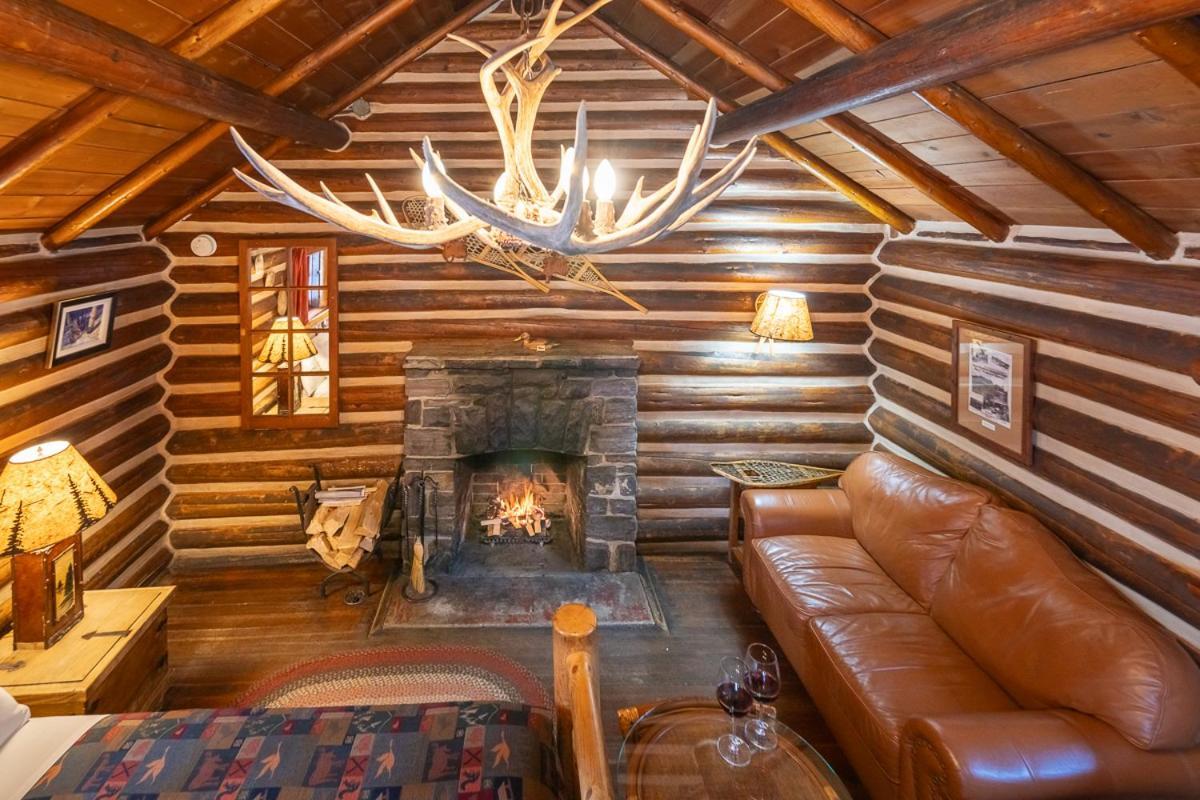 Storm Mountain Lodge & Cabins 卡斯特尔朱克逊 外观 照片