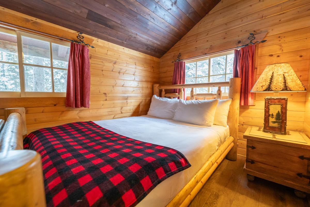 Storm Mountain Lodge & Cabins 卡斯特尔朱克逊 外观 照片
