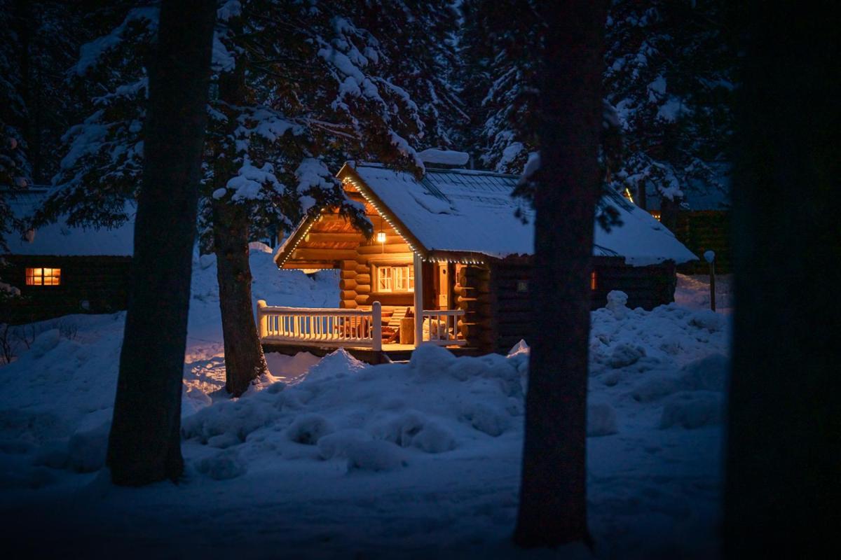 Storm Mountain Lodge & Cabins 卡斯特尔朱克逊 外观 照片