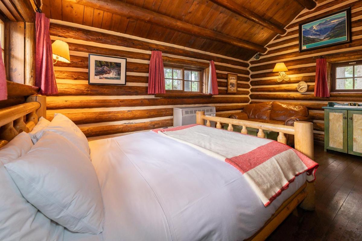 Storm Mountain Lodge & Cabins 卡斯特尔朱克逊 外观 照片